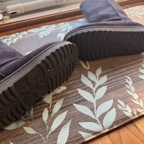 Below the knee length winter boots - Picture 3 of 5